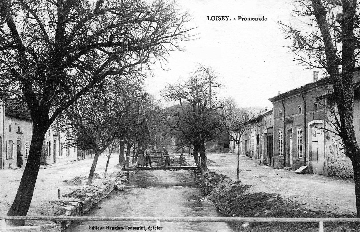 La rue Entre-deux-ponts à Loisey