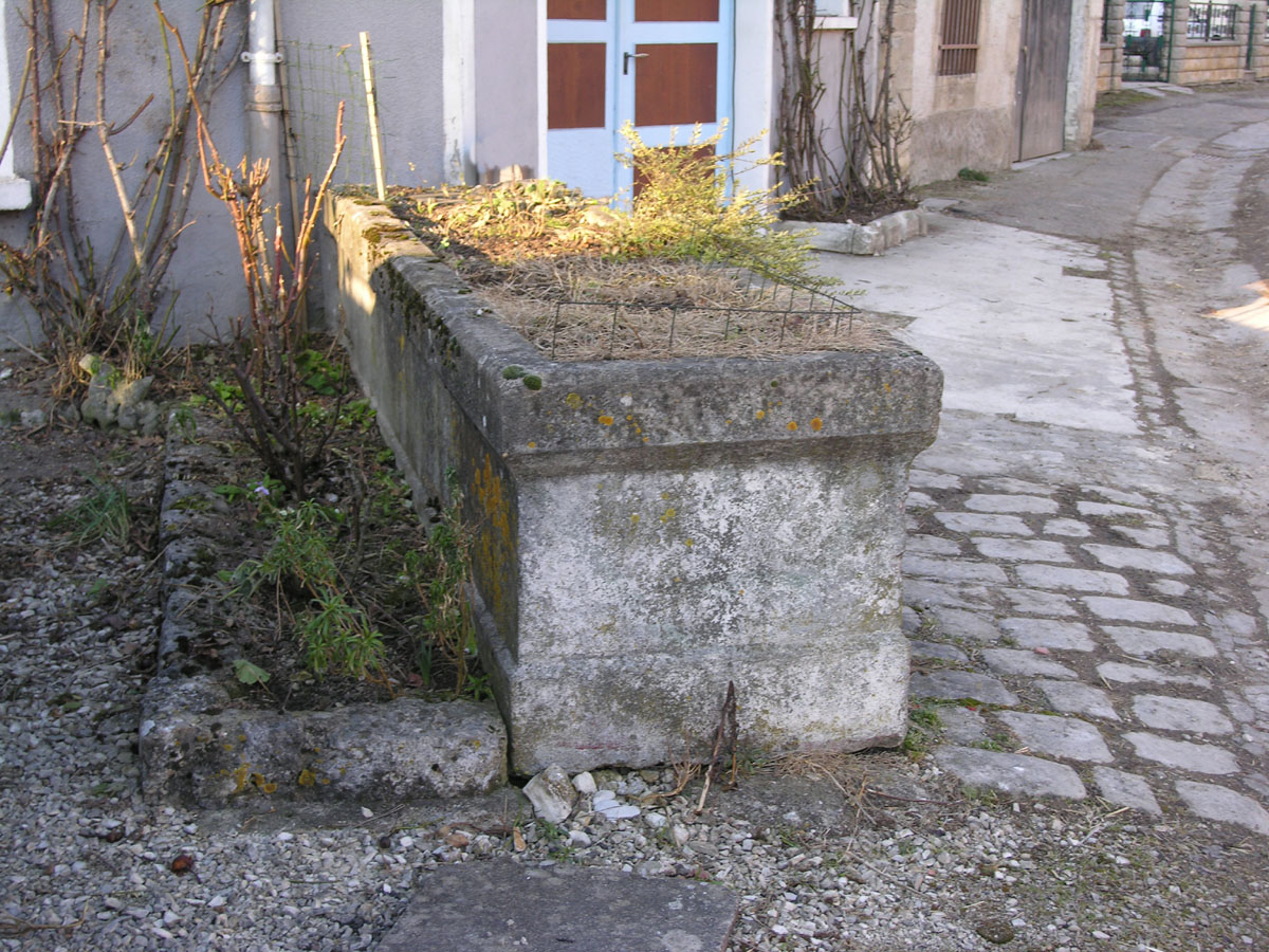 Une ancienne fontaine à Loisey