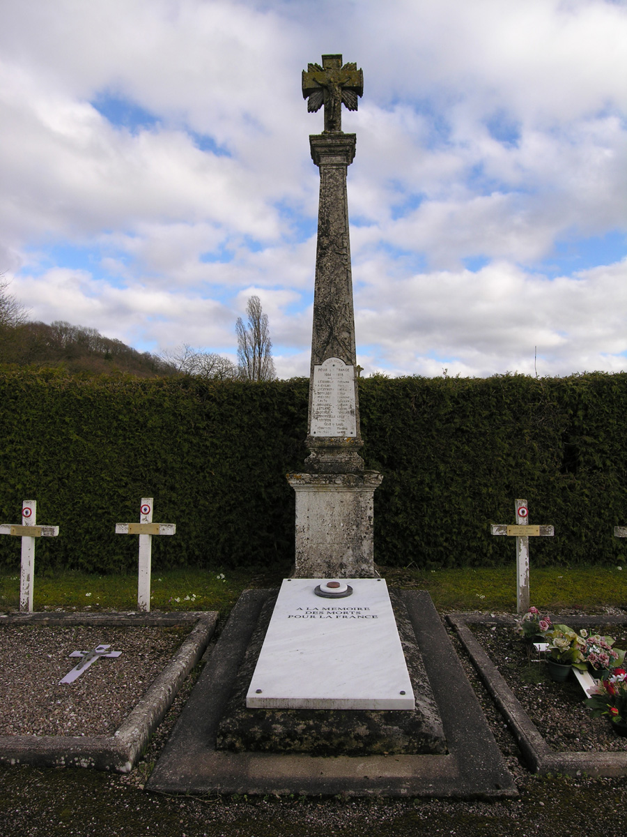 Obélisque du cimetière de Loisey